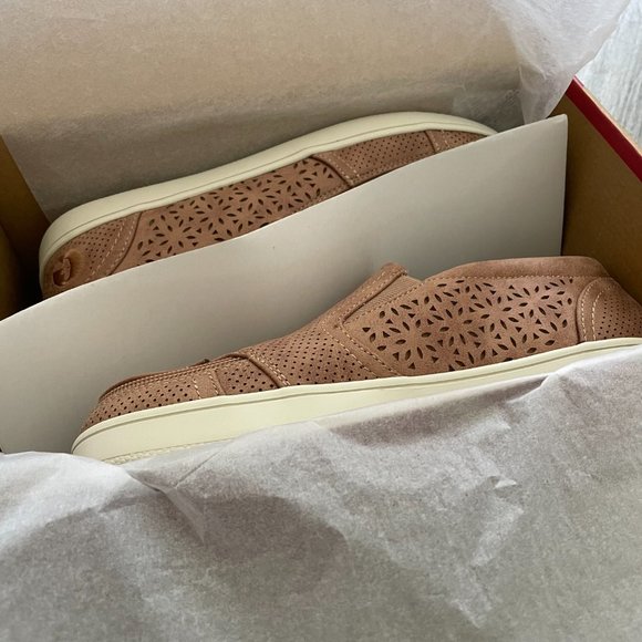 BILLY Footwear Zip On Perforated Low Beige Nude Loafer Shoes Size 8 NEW - Picture 6 of 10